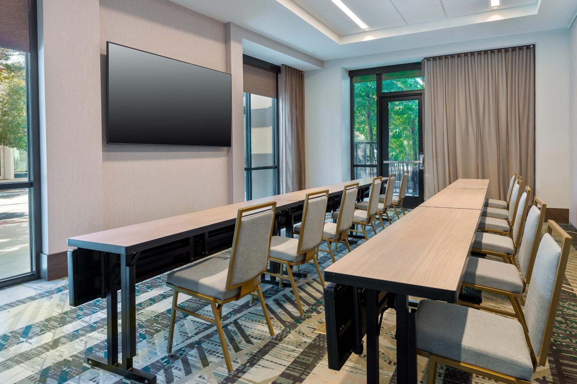 Hotel Courtyard By Marriott Atlanta Midtown Exterior foto