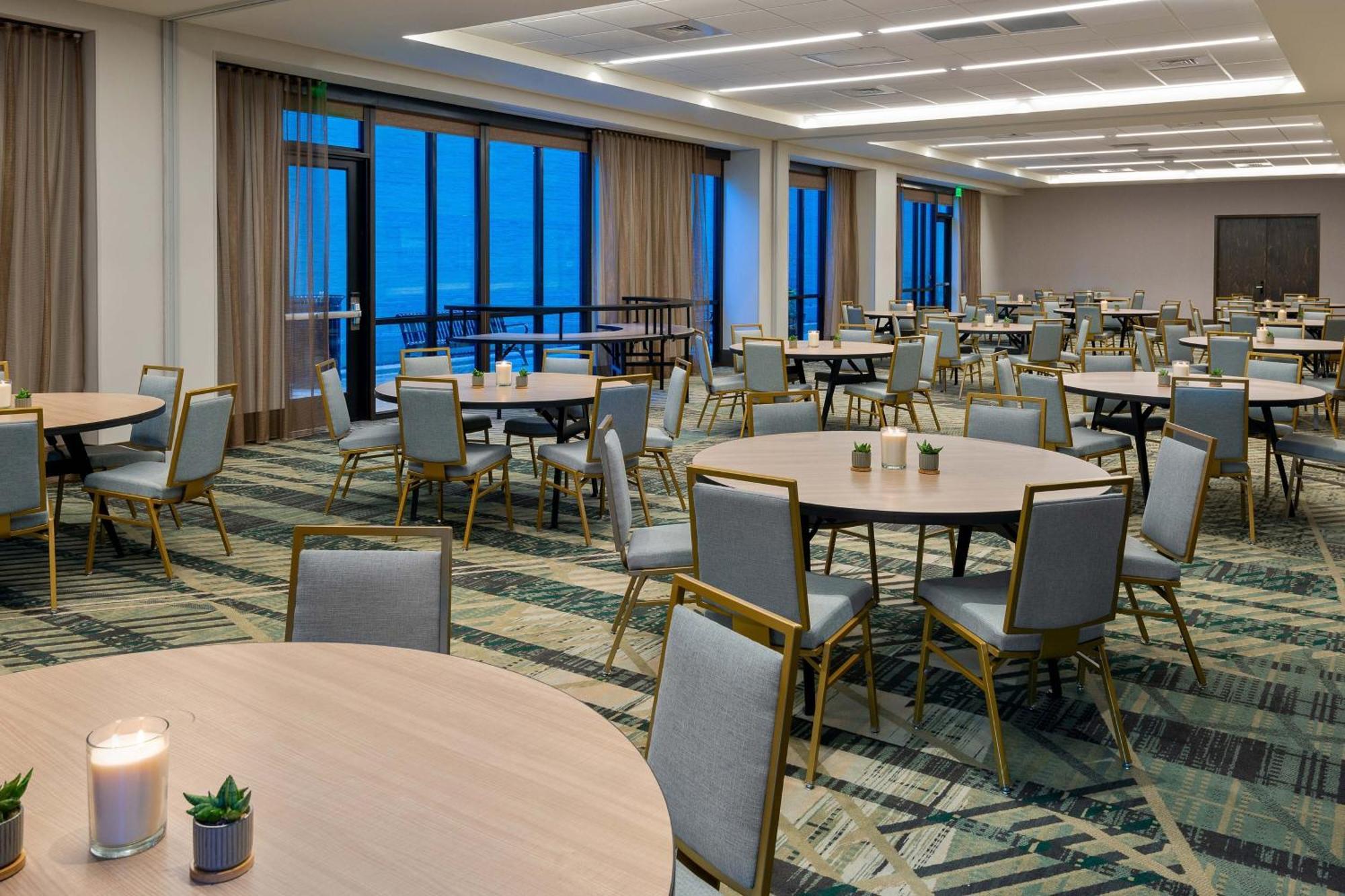 Hotel Courtyard By Marriott Atlanta Midtown Exterior foto