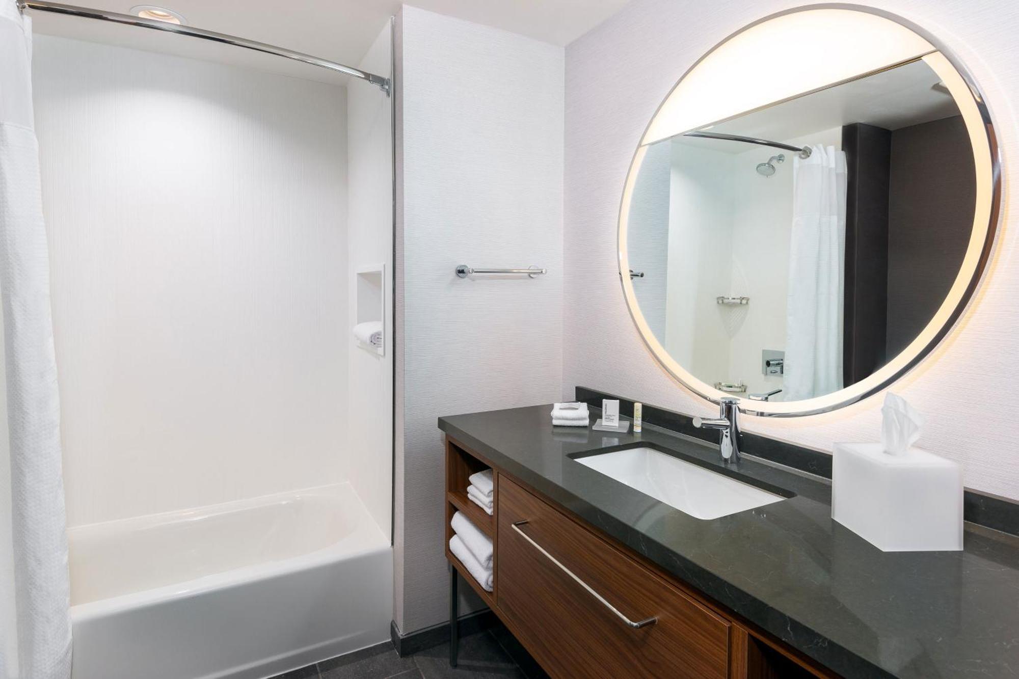 Hotel Courtyard By Marriott Atlanta Midtown Exterior foto