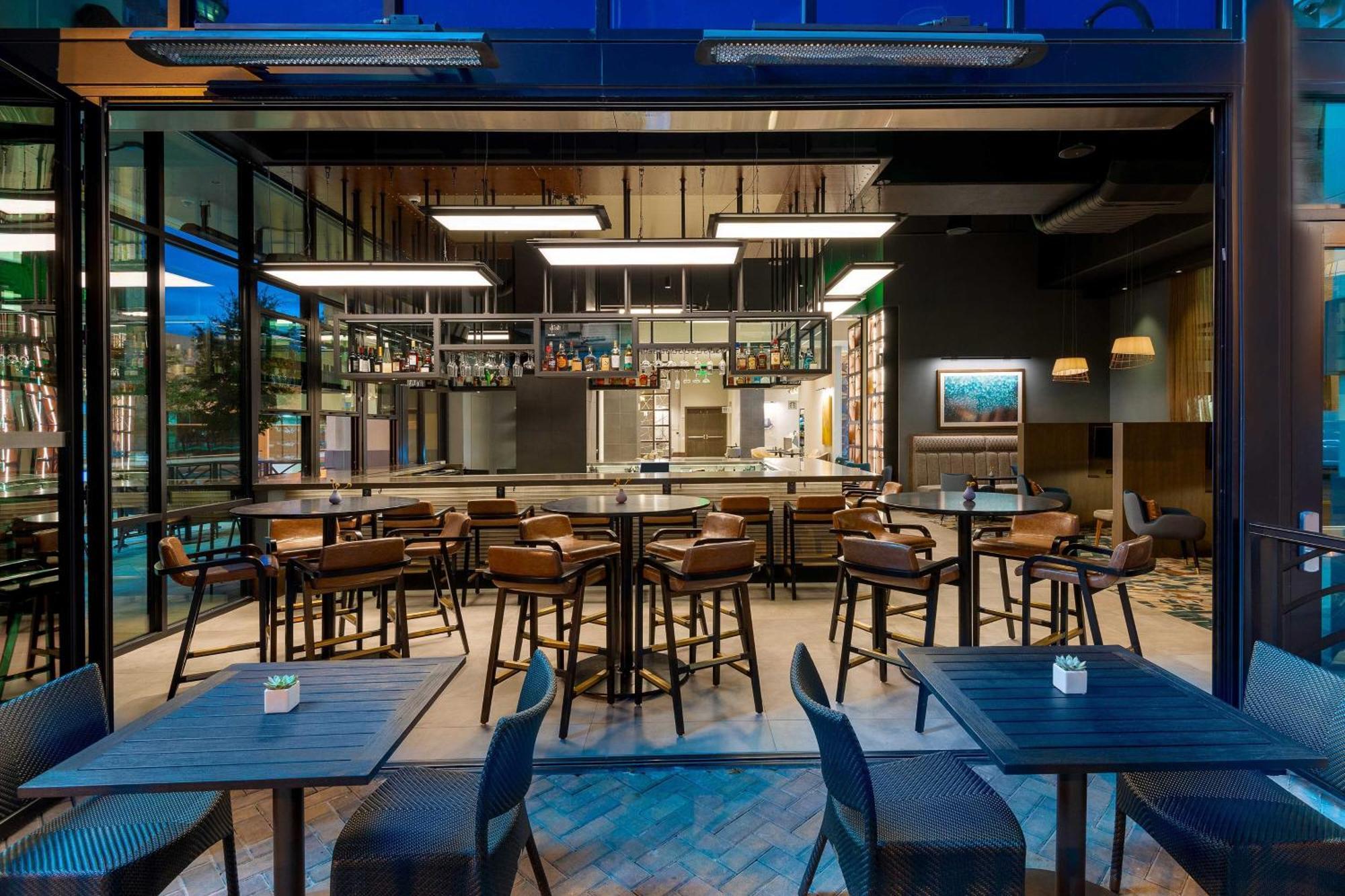 Hotel Courtyard By Marriott Atlanta Midtown Exterior foto